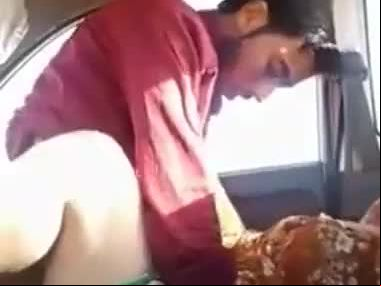 Pakistani couple fucking on the car